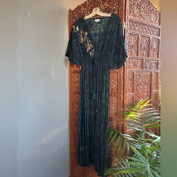 Embroidered Empire Waist Maxi Dress - Picture 5 of 6